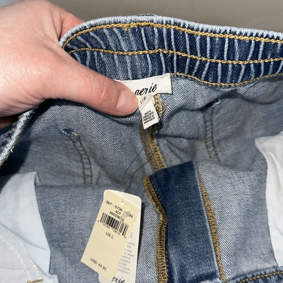 Arie High Rise Denim Shorts Light Wash Distressed Size Large NWT $45 MSRP - Picture 5 of 6